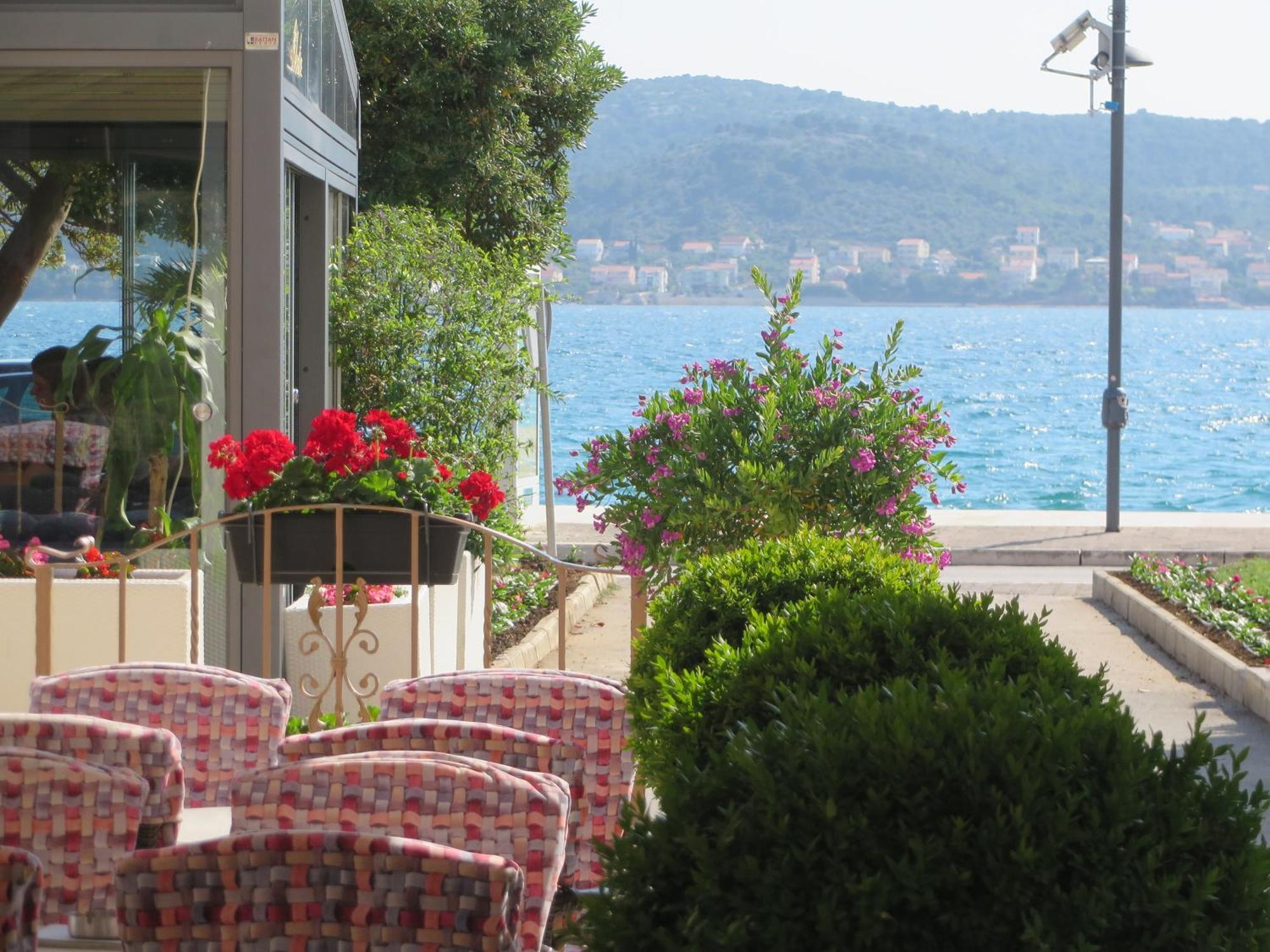 Filipovic Apartments With Pool Biograd Na Moru Exterior photo