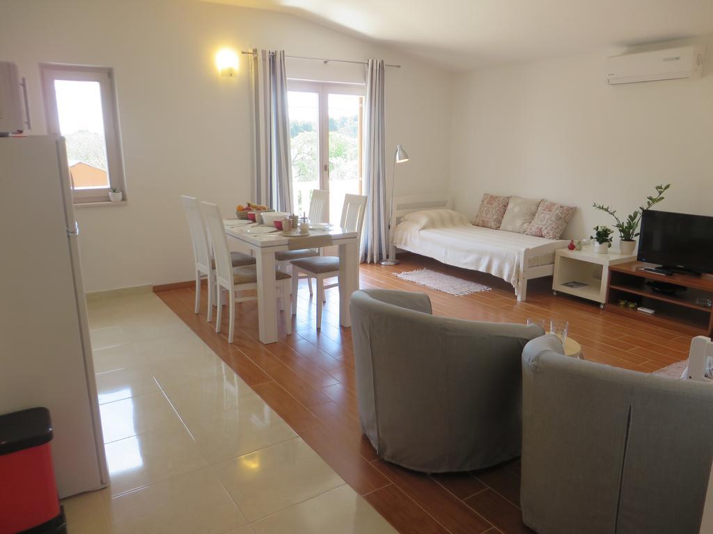 Filipovic Apartments With Pool Biograd Na Moru Exterior photo