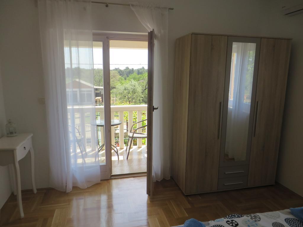 Filipovic Apartments With Pool Biograd Na Moru Exterior photo