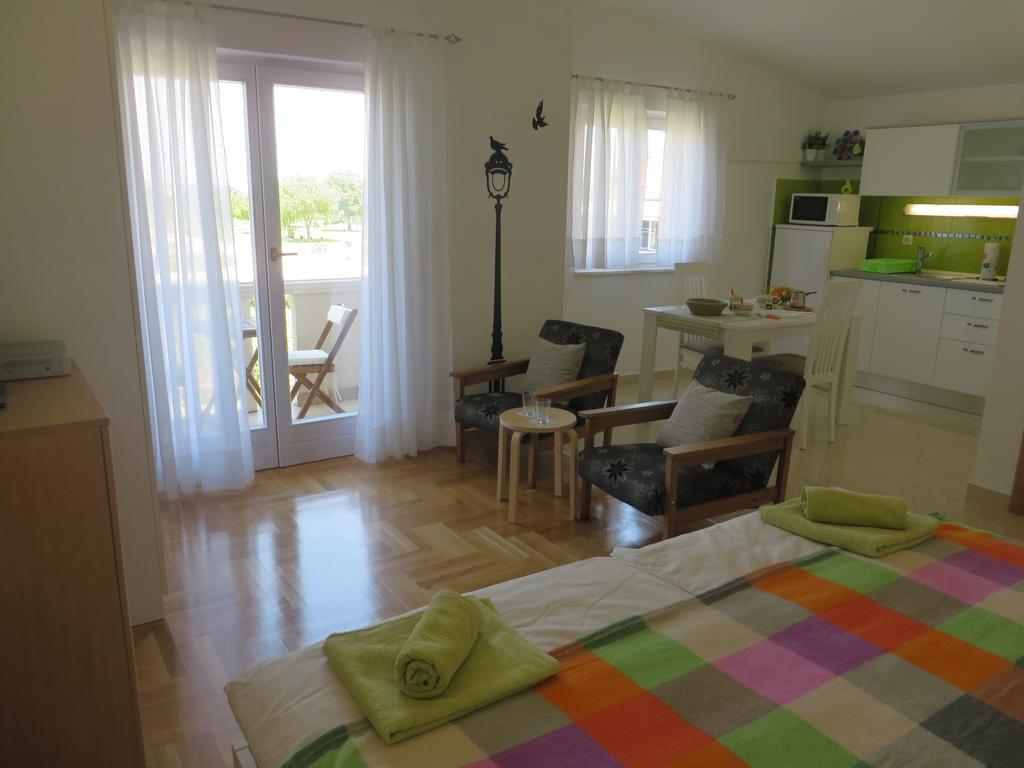 Filipovic Apartments With Pool Biograd Na Moru Exterior photo