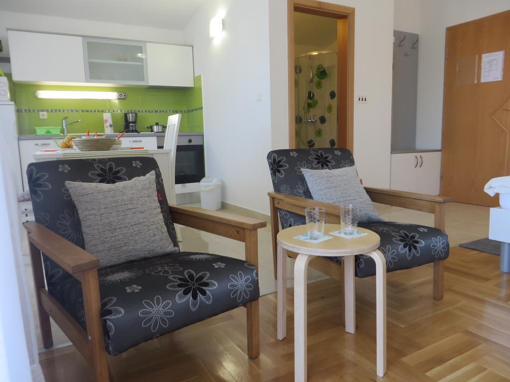 Filipovic Apartments With Pool Biograd Na Moru Exterior photo