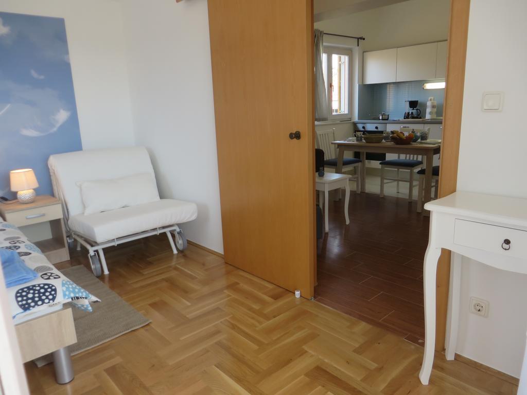 Filipovic Apartments With Pool Biograd Na Moru Exterior photo