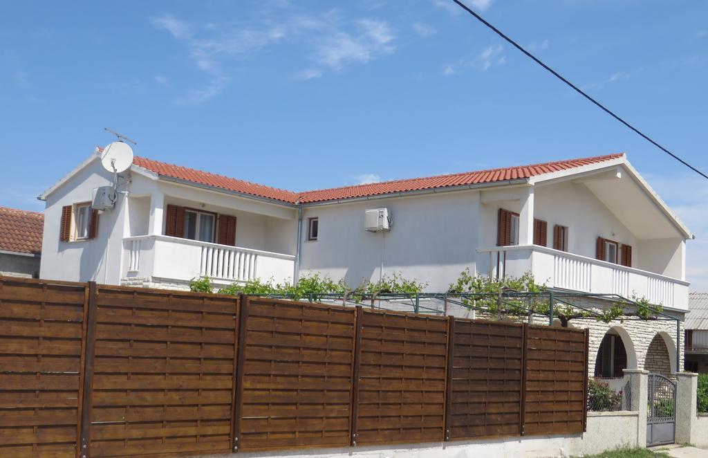 Filipovic Apartments With Pool Biograd Na Moru Exterior photo