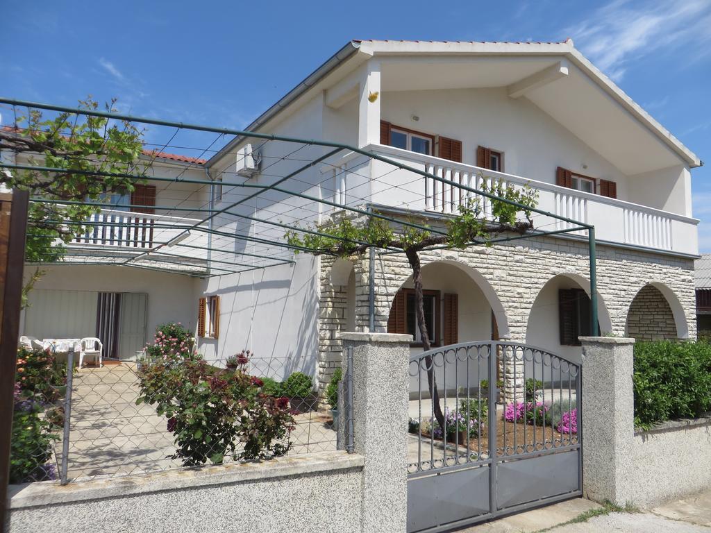 Filipovic Apartments With Pool Biograd Na Moru Exterior photo